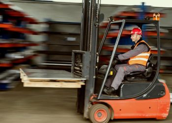 Vysokozdvižný vozík – podlieha PZP alebo nie?