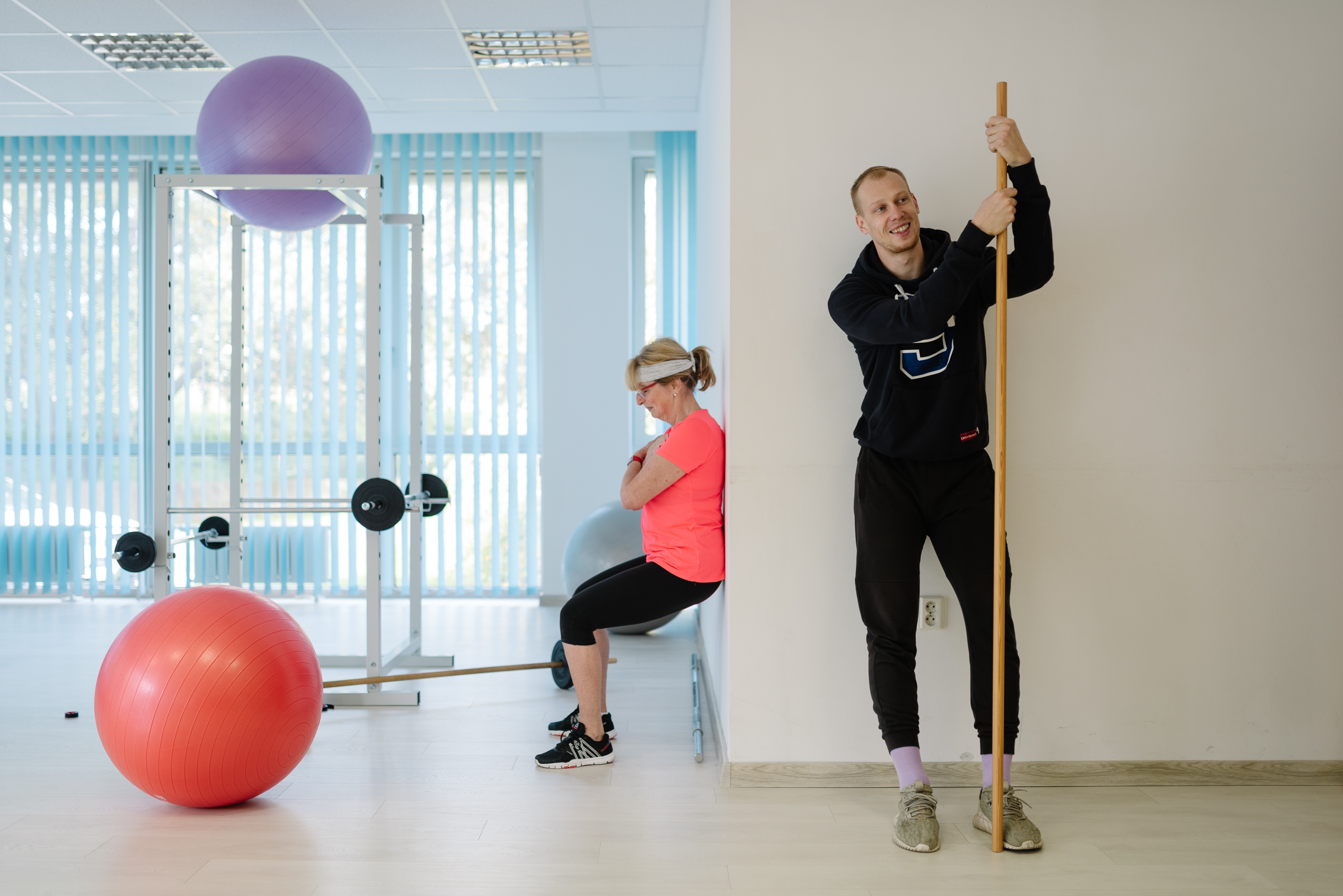 Rozhovor s trénerom Petrom Jurinom o tom, prečo je cvičenie dôležité v každom veku (+ 5 skvelých cvikov, vďaka ktorým sa budete cítiť lepšie)