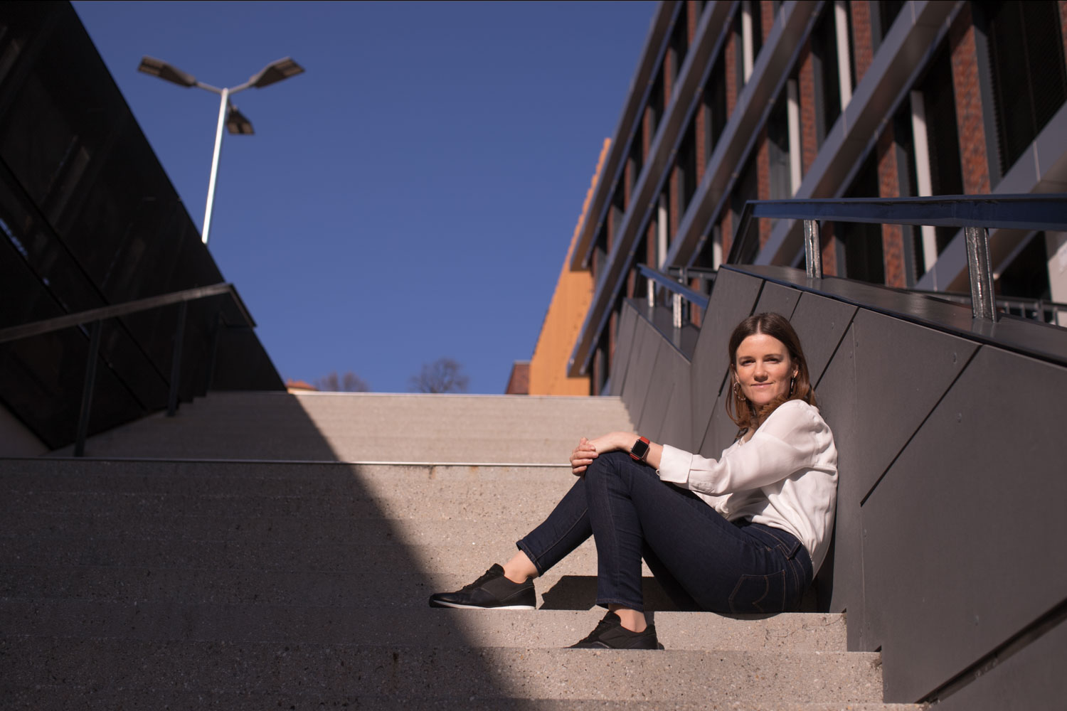 PODCAST: S organizačnou psychologičkou Kristínou Pomothy o tom, ako vyzerá zdravé pracovné prostredie, čo je „wellbeing“ zamestnancov, o kulte práce a o nevyhnutných zmenách na pracoviskách