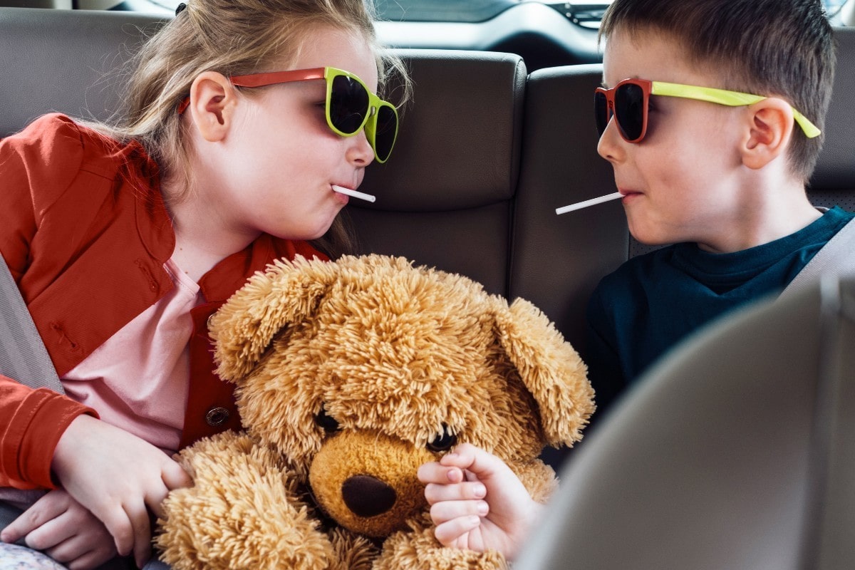 Zabavte deti na dlhých cestách autom