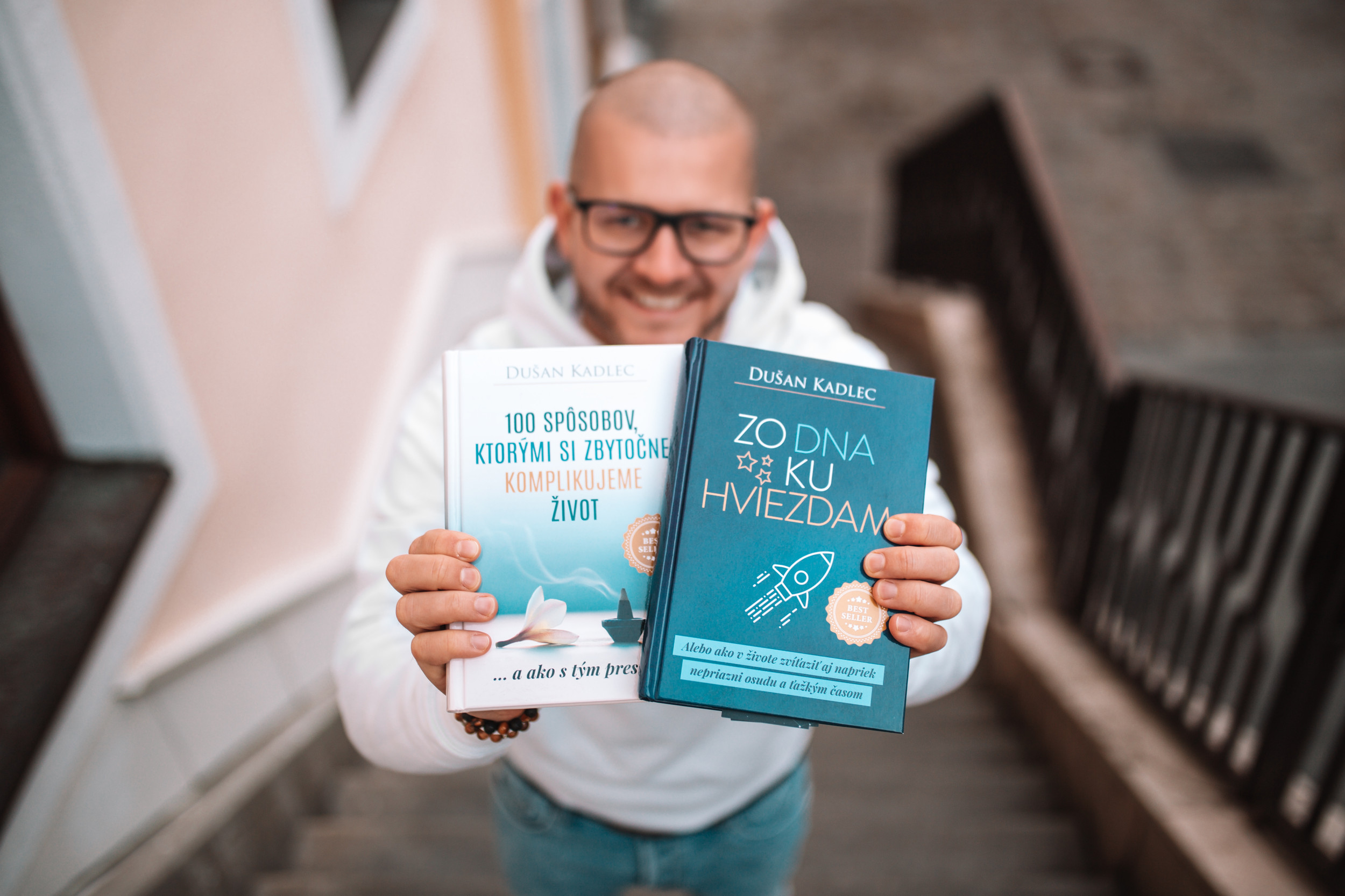Rozhovor so spisovateľom a blogerom Dušanom Kadlecom o tom, ako si prestať komplikovať cestu za šťastím a dosiahnuť v živote svoje ciele