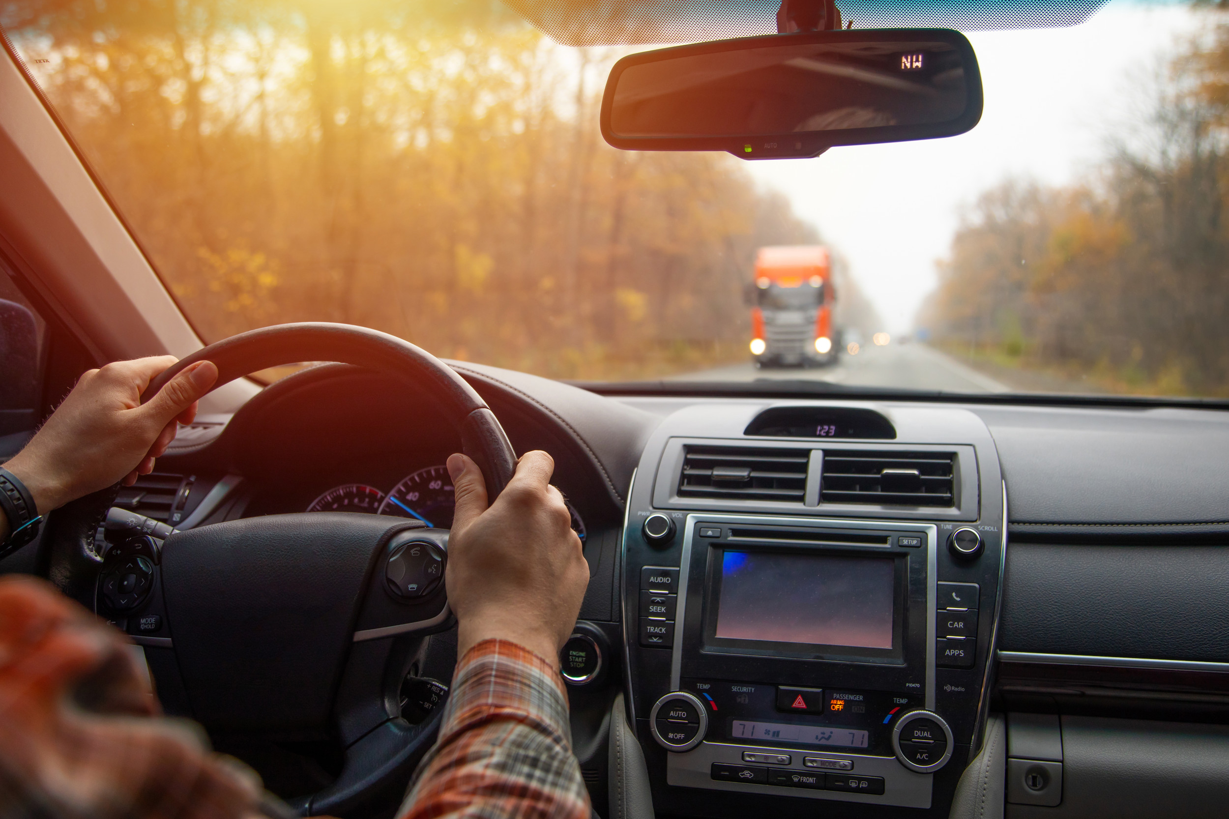 Pozor na nehodovosť počas obdobia Dušičiek: Na cestách sa oplatí dodržiavať tieto rady