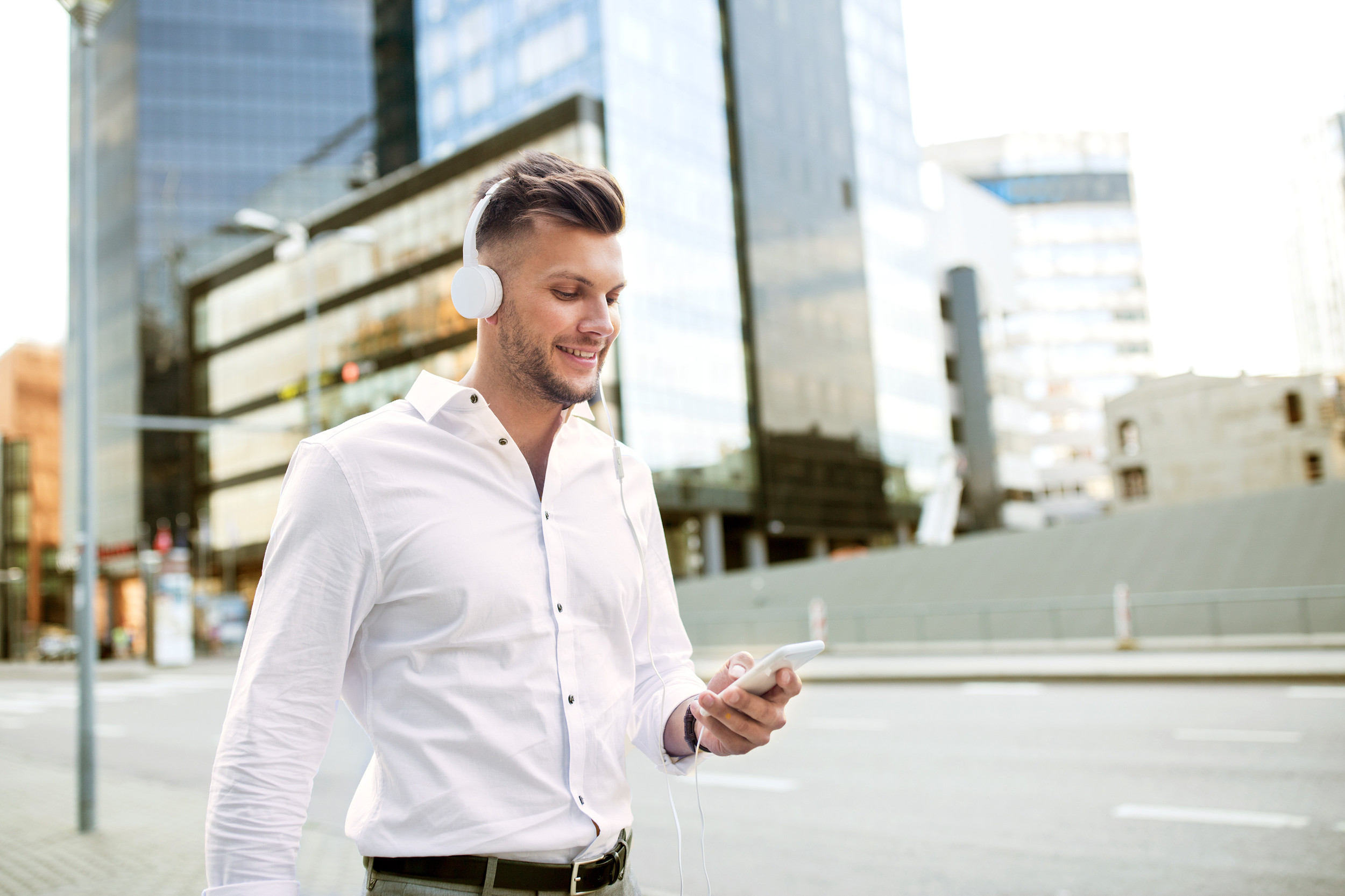 Tipy na vzdelávacie podcasty, ktoré sa oplatí vypočuť