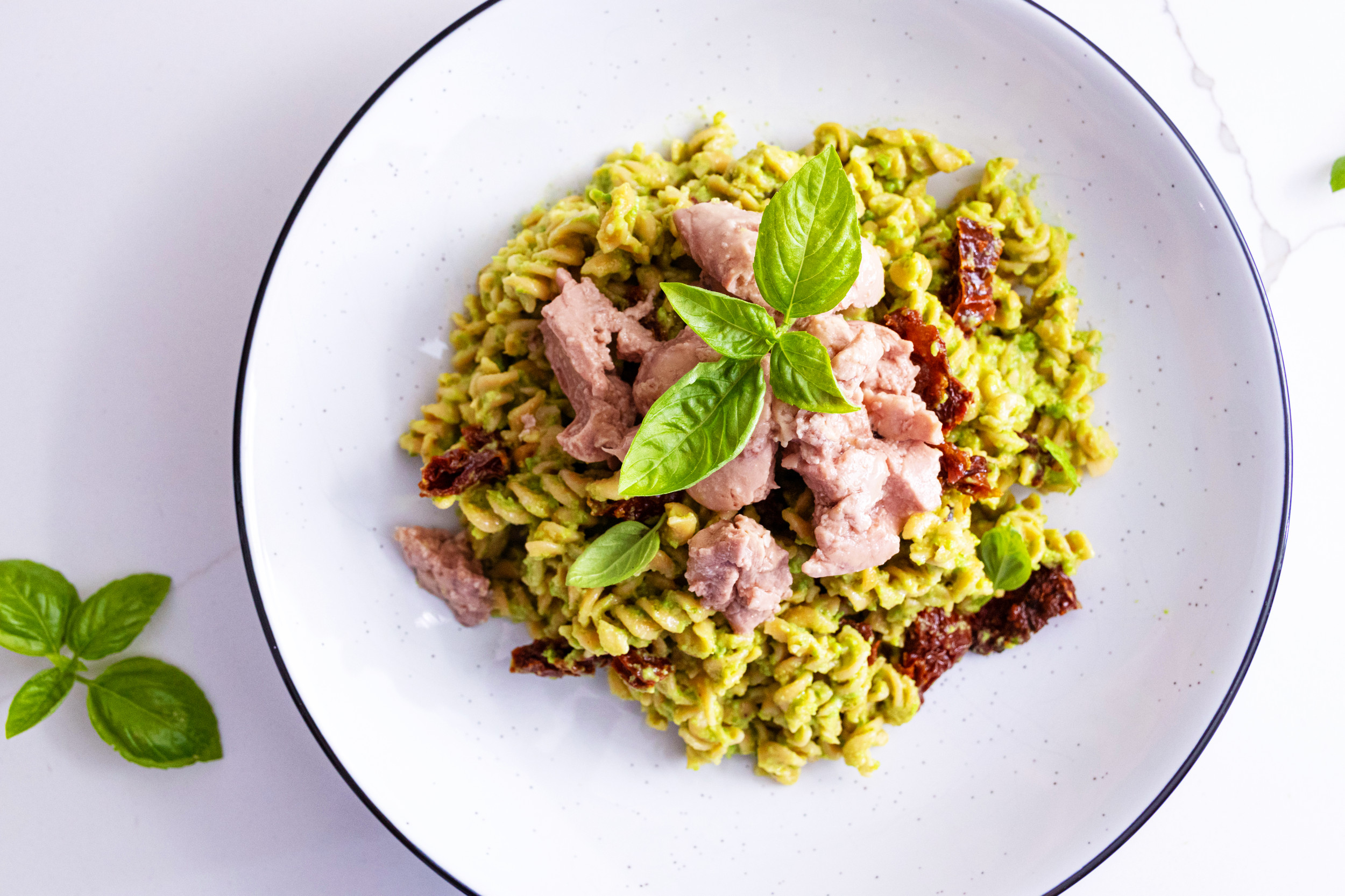 Cestoviny s avokádovo-hráškovou omáčkou pre zdravé srdce